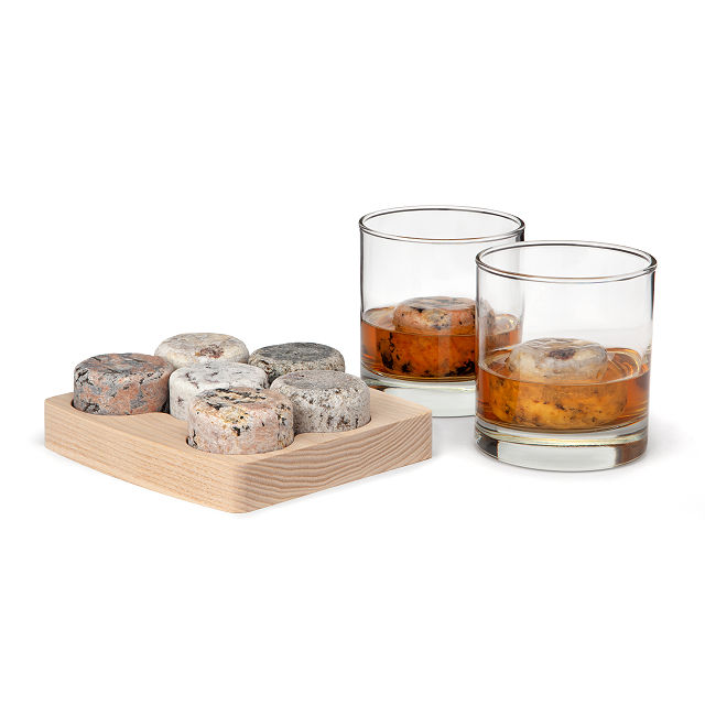 natural granite marble stones in wooden tray next to two glasses of whiskey