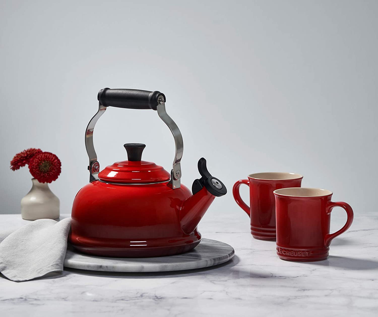 le creuset red tea kettle with matching mug set