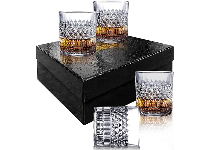 Msaaex Whiskey Glasses set on croc print box