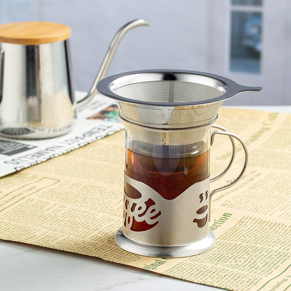 coffee steeping in cold brew coffee maker with stainless steel filter